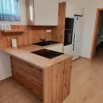 Szecu Apartmanhaz Daire *