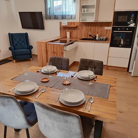 Szecu Apartmanhaz 保克什