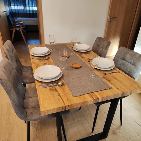 公寓 Szecu Apartmanhaz *