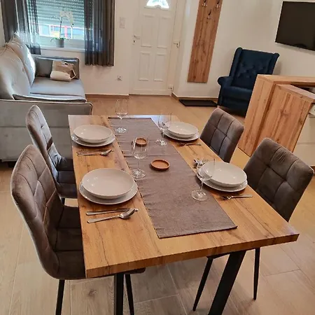 Szecu Apartmanhaz 保克什