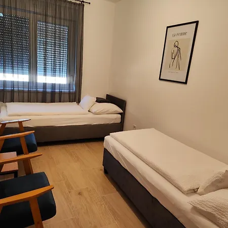 Szecu Apartmanhaz * 保克什