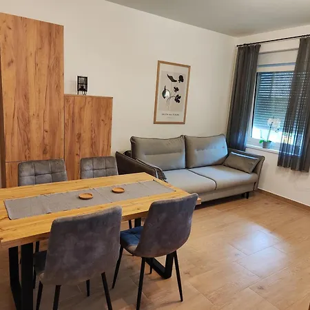 Szecu Apartmanhaz 保克什